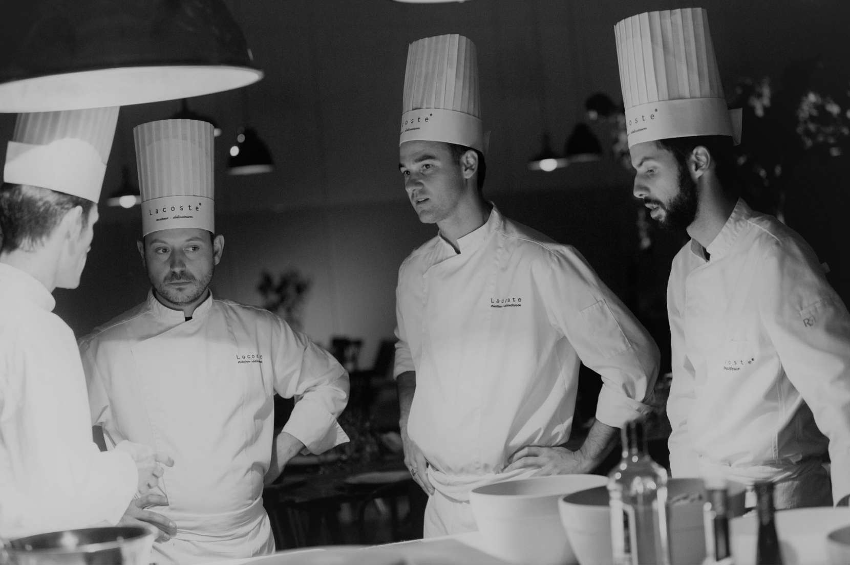 equipe-de-cuisine-de-chez-Lacoste-traiteur-avant-le-service-au-palais-des-congrès-de-bordeaux-1660x1104.jpg